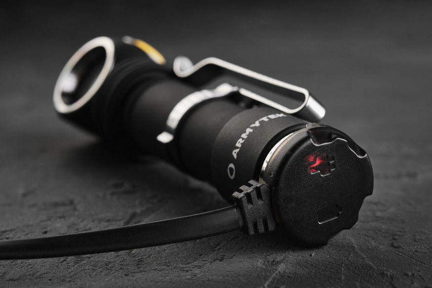 Магнитное зарядное устройство Armytek AMC-02